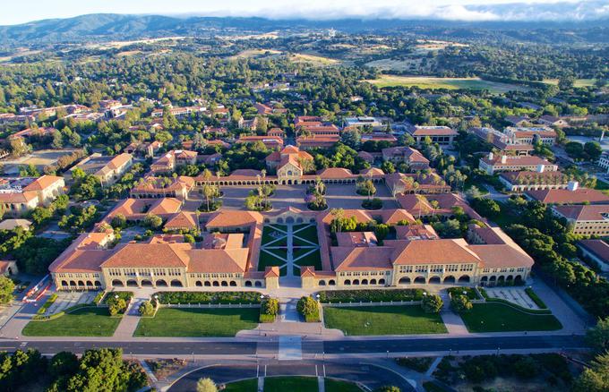 Po visokošolsko izobrazbo se je Murphy odpravil na prestižno kalifornijsko univerzo Stanford, kjer je študiral računalniško programiranje in matematiko. | Foto: Stanford