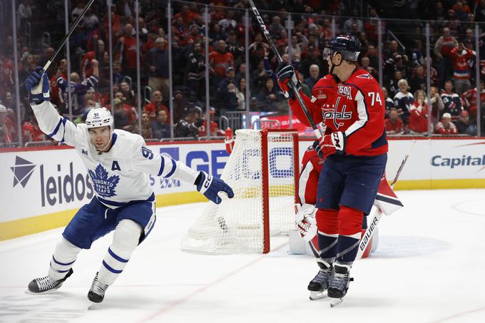 Washington Capitals je še pet minut pred koncem rednega dela vodil s 3:1, na koncu pa proti Torontu izgubil v podaljšku s 3:4. | Foto: Reuters