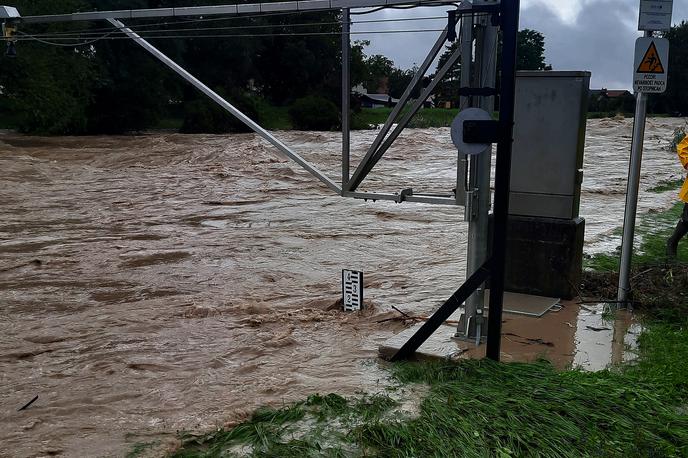 Reka | Danes je po prvih ocenah najvišje do zdaj izmerjene vrednosti doseglo več vodotokov v severnem delu države, med drugim Sava (Medno), Poljanska Sora (Žiri), Lučnica (Luče), Kamniška Bistrica (Kamnik), Meža (Otiški vrh) in Mislinja (Dovže).  | Foto Arso