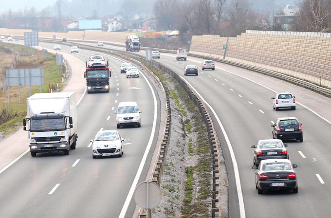 Tudi vi pogosteje vozite po levem kot desnem prometnem pasu? | Foto: Gregor Pavšič