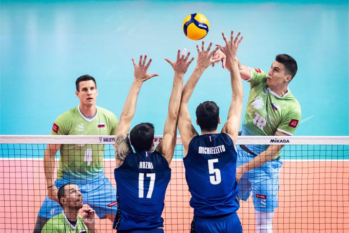 Italijani so zanesljivo s 3:0 odpravili Slovence, ki niso bili pravi. | Foto: Volleyballworld