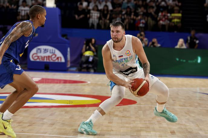 Luka Dončić SP 2023 | Slovenske košarkarje v petek čaka naporen dan. Tekma z Avstralijo, ki je lahko odločilna, in tajfun Haikui, ki bo zajel japonsko otočje Okinava. | Foto Guliverimage