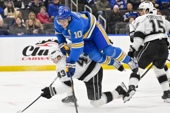 Los Angeles Kings : St. Louis Blues | Hokejisti Los Angeles Kings so v ligi NHL izgubili še tretjič zapovrstjo. S 4:1 jih je premagala zasedba St. Louis Blues. | Foto Reuters