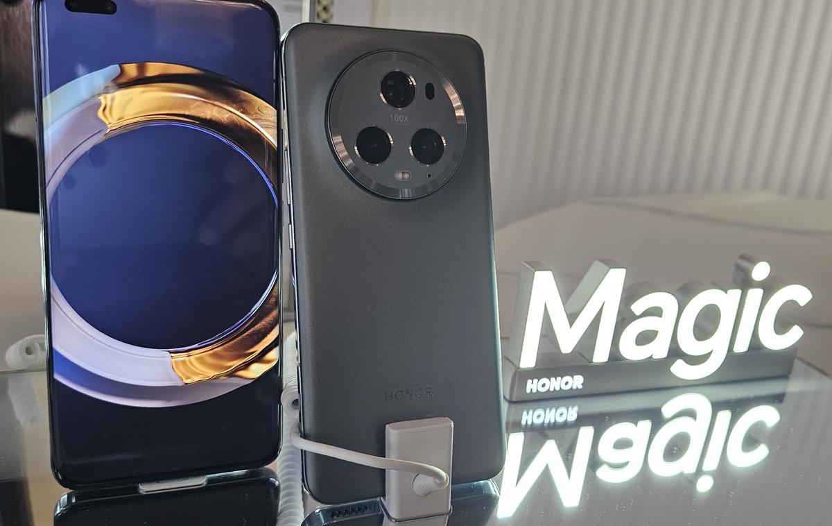 honor | Sprednja in zadnja stran pametnega telefona Honor Magic5 Pro | Foto Srdjan Cvjetović