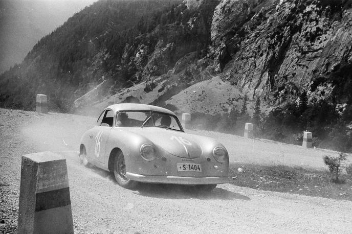 Dušan Malerič porsche 356 | Dušan Malerič s porschejem 356 med dirko na Ljubelj. | Foto Technisches Museum Wien