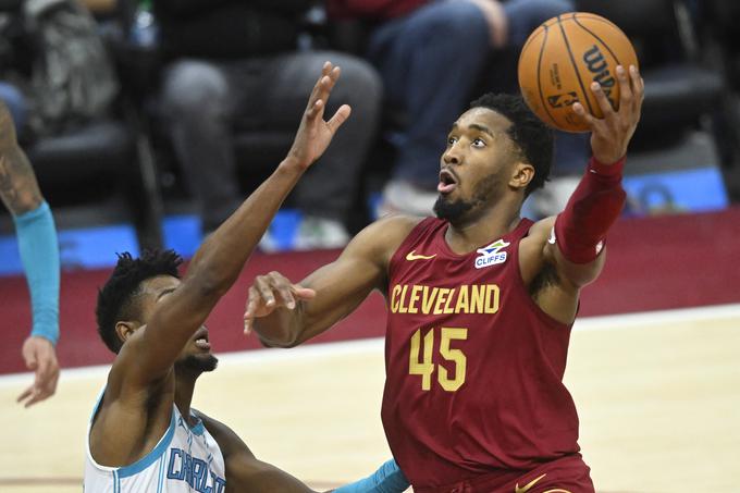 Donovan Mitchell s Clevelandom vztraja na prvem mestu. | Foto: Reuters