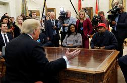 Kanye West v Trumpu vidi očeta, ki ga nikoli ni imel #video