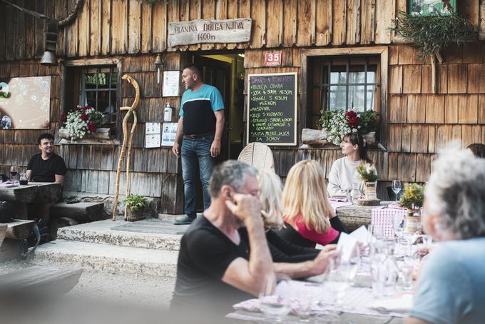 Matjaž Kleindienst, oskrbnik Planšarije Dolga njiva, kjer že drugo sezono prirejajo Večerjo pod zvezdami.  | Foto: Peter Podobnik