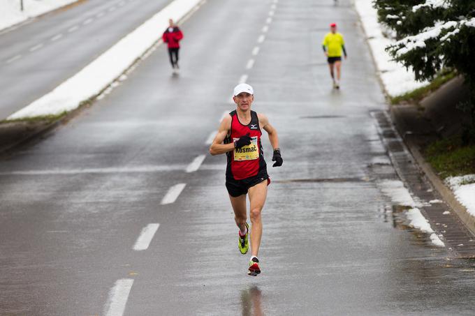 Med snežnim ljubljanskim maratonom leta 2012. | Foto: Vid Ponikvar