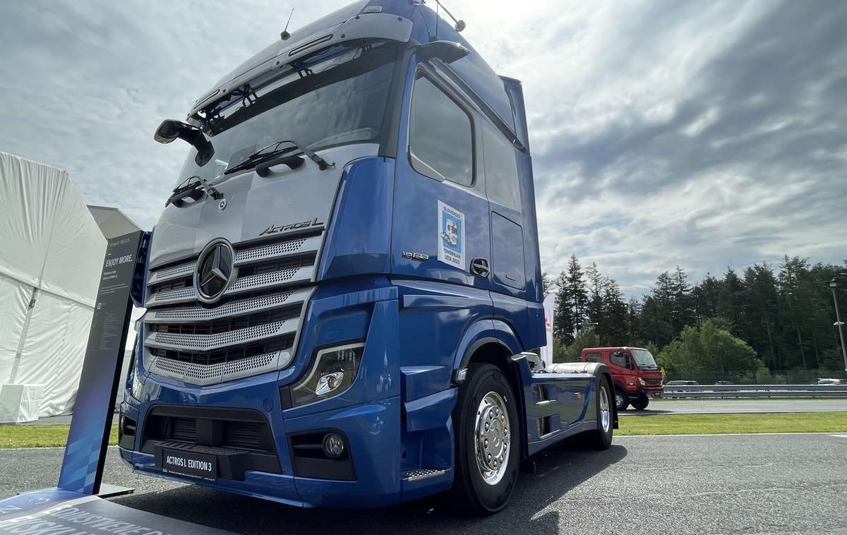 Mercedes actros tovornjak edition 3 | Mercedes bo izdelal 400 primerkov actrosa v različici edition 3. | Foto Gregor Pavšič