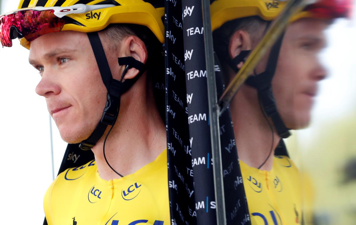 Chris Froome se brani, toda ... | Foto Reuters