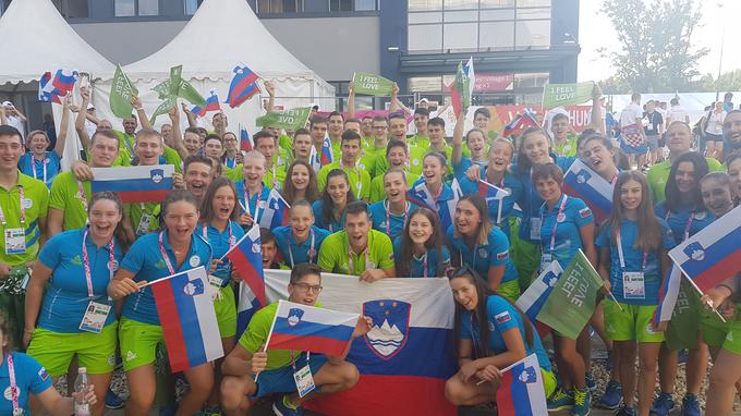 Mladi slovenski športniki so odlično razpoloženi. | Foto: OKS