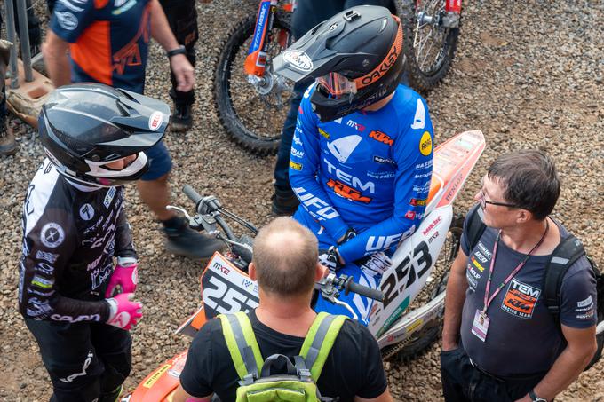 Peklaj tako kot Jan Pancar nastopa z družinsko ekipo in izdatno pomočjo očeta. | Foto: Matej Podgoršek