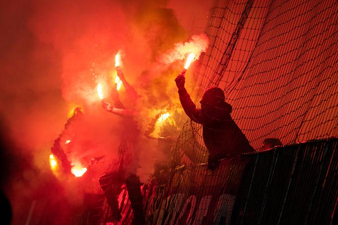 Kazen so svojemu klubu prislužile tudi mariborske viole. | Foto: Blaž Weindorfer/Sportida