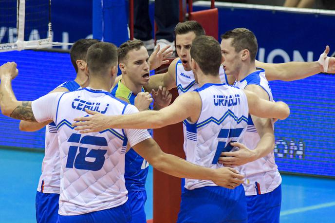 Slovenska odbojkarska reprezentanca Tunizija olimpijske kvalifikacije | Slovenska odbojkarska reprezentanca po zmagi nad Tunizijo ostaja v igri za OI. | Foto FIVB