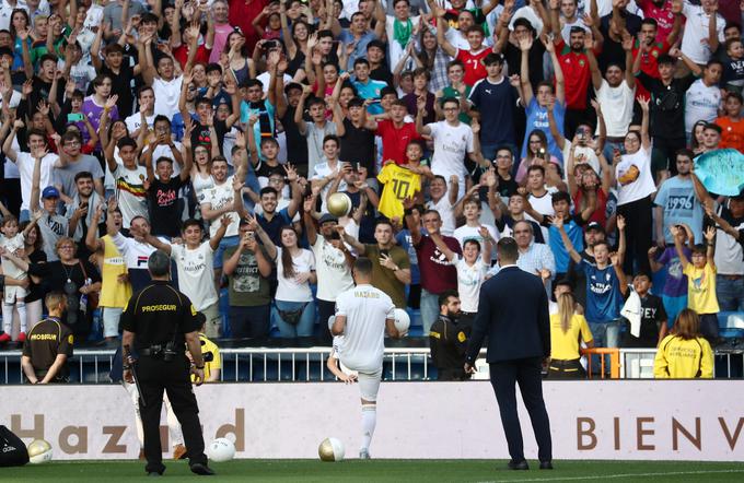 Belgijskega reprezentanta je na Santiago Bernabeu prišlo pozdravit več kot 50 tisoč navijačev. | Foto: Reuters