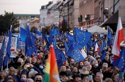 Denar je pomembnejši: Poljska vendarle popustila Bruslju