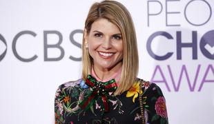 Igralka Lori Loughlin končno začela prestajati zaporno kazen