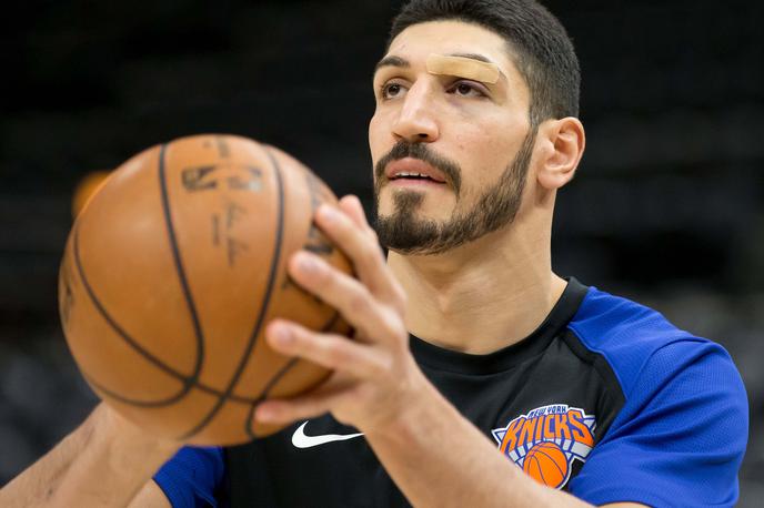 Enes Kanter | Enes Kanter: Na žalost zaradi tega prekletega norca, tega turškega predsednika, ne morem v London. | Foto Reuters