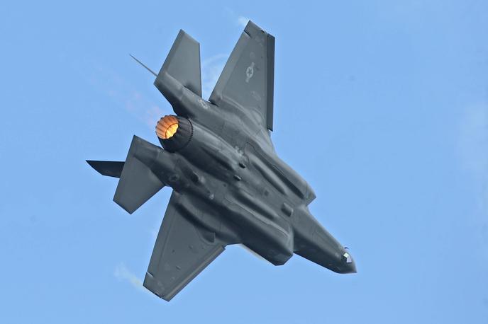 F-35 | F-35 je bil z 80 milijoni dolarjev na letalo cenejši kot F-22, a stroški vzdrževanja so bili znatno večji. Novo letalo šeste generacije bo stalo več sto milijonov dolarjev, a bo vzdrževanje v primerjavi z drugimi cenejše. | Foto Guliver Image