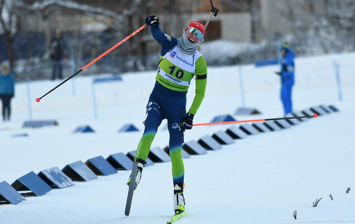 Anamarija Lampič | Anamarija Lampič se veseli svojih prvih biatlonskih stopničk. | Foto Guliverimage