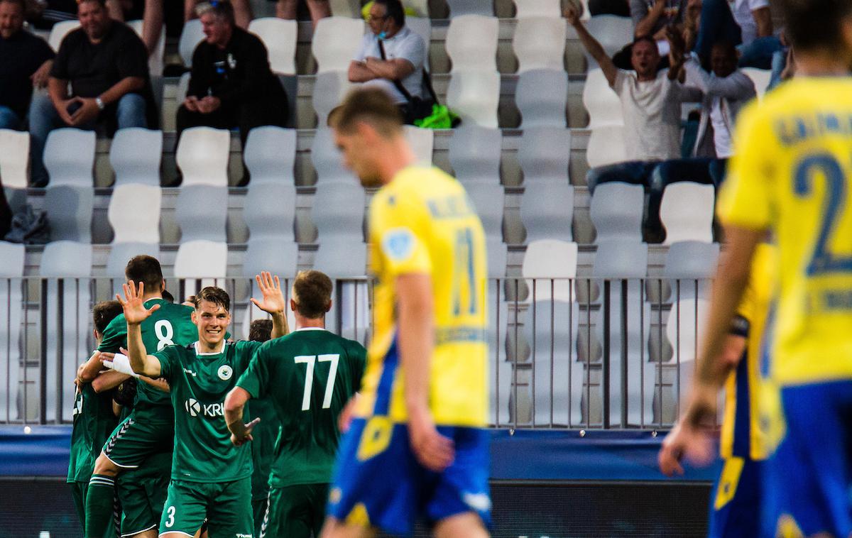 Koper, Krka | Nogometaši Krke so na Bonifiki vodili že s 3:0! Za preboj za prvo ligo jim je zadostovalo tudi vodstvo s 3:1, a se je na koncu dvoboj na njihovo žalost končal z zmago Dolenjcev s 3:2. | Foto Grega Valančič/Sportida