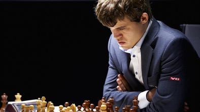 Carlsen do prve zmage proti branilcu naslova