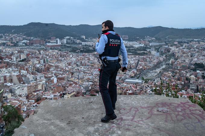 "Na ulicah imata policija in vojska precejšen nadzor. Jaz sem bil danes (pogovarjali smo se v petek, op. p.) prvič od razglasitve karantene v trgovini in je policijska kontrola na cesti ustavila praktično vsak avto in ljudi zasliševala, zakaj so odšli iz hiše." | Foto: Getty Images