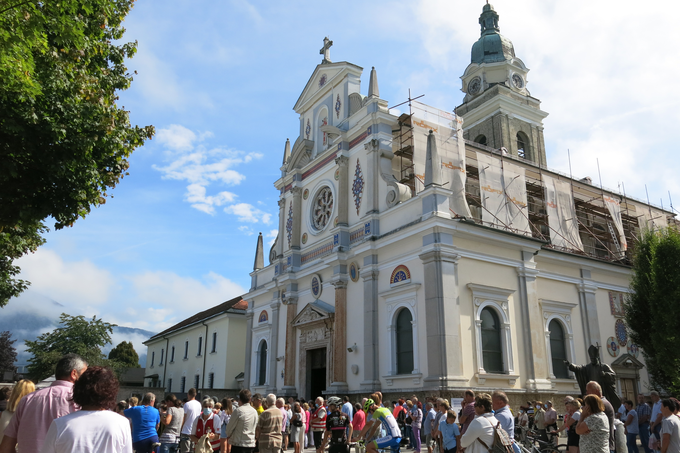 Iz virov blizu notranjega ministrstva pa smo izvedeli, da naj bi bila med tarčami tudi cerkev na Brezjah. Informacijo še preverjamo. | Foto: STA ,