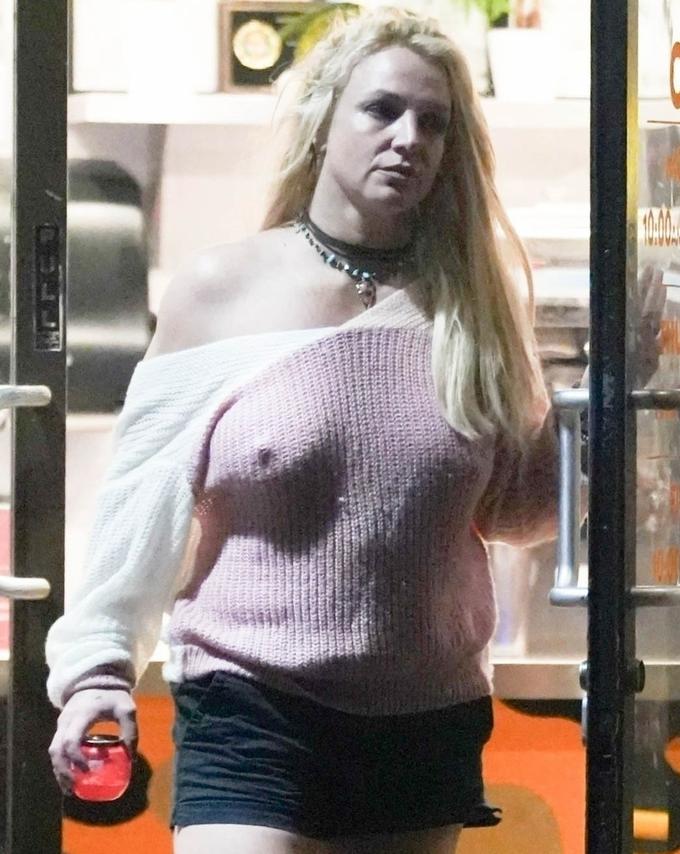 Britney Spears so fotografi prvič po novici, da se ločuje, opazili v Los Angelesu. | Foto: Profimedia