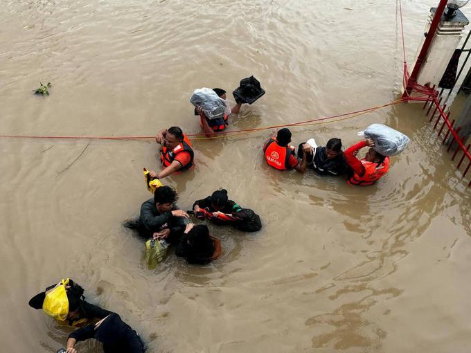 Filipine vsako leto prizadene približno 20 večjih neviht in tajfunov. | Foto: Reuters