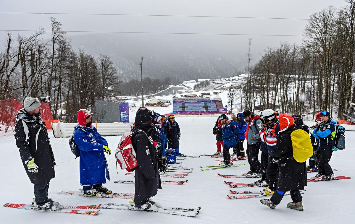 Rosa Hutor | Utrinek z Rdeče poljane: krizni sestanek trenerjev in vodstva tekmovanja | Foto Getty Images