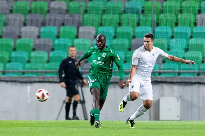 Jucie Lupeta se je ob debiju v Stožicah izkazal s podajo in evrogolom, potem pa se je poškodoval. | Foto: Urban Urbanc/Sportida