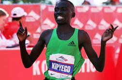 Kipyego dobil amsterdamski maraton, rekord proge ni padel