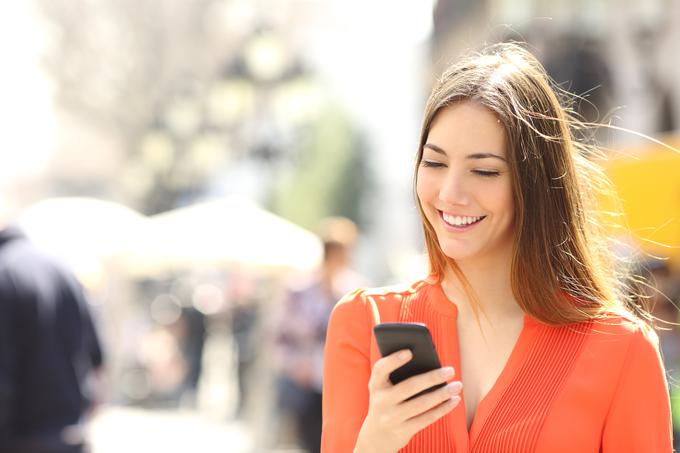 Vsak deseti vprašani nima pomislekov, če bi za dostop do Wi-Fi-ja moral deliti svoje osebne podatke, osem odstotkov bi jih dalo svojo fotografijo, šest odstotkov bi jih omogočilo dostop do seznama svojih stikov … | Foto: Thinkstock