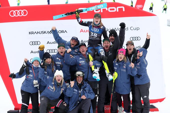 Nepopisno veselje ameriške reprezentance v Kranjski Gori. Podobno kot lani. A lani so slavili 82. zmago Mikaele Shiffrin, to nedeljo pa prve stopničke AJ Hurt. | Foto: www.alesfevzer.com