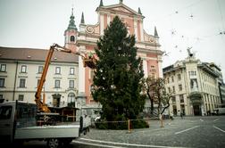 V Ljubljani nameščajo še zadnje praznične luči #foto