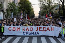 Središče Beograda spet preplavili protivladni protestniki