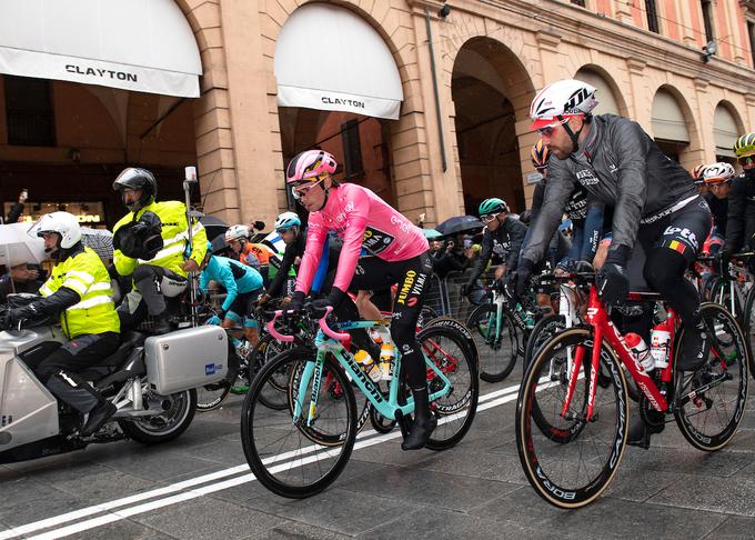 Če ne bo hujših pretresov, bi jo lahko nosil na svojih plečih vsaj do nedeljske, devete etape, ko bo na sporedu zahteven kronometer. | Foto: Sportida