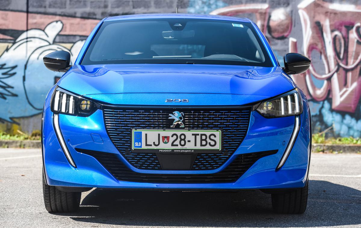 Peugeot e-208 | Trenutno Peugeot proda 20 odstotkov svojih dvestoosmic v električni različici. | Foto Gašper Pirman