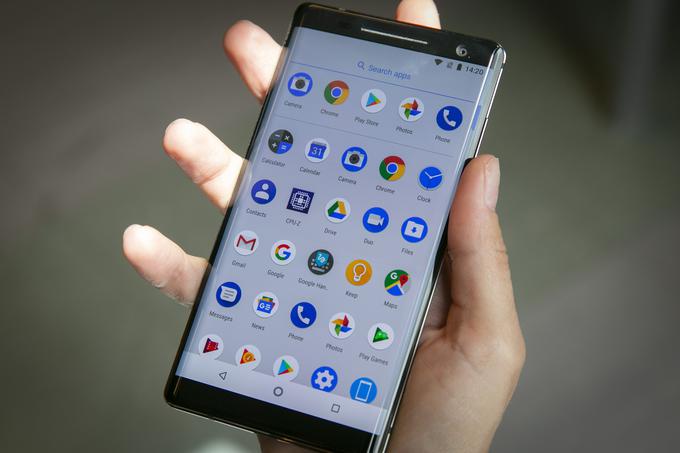 Z zelo redkimi izjemami so vsi programi, ki so ob nakupu že nameščeni na pametni telefon nokia 7 sirocco, izključno del Googlovega operacijskega sistema android. | Foto: Bojan Puhek