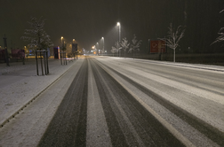 Temperatura tudi pod –10 stopinj Celzija in velika nevarnost poledice #video