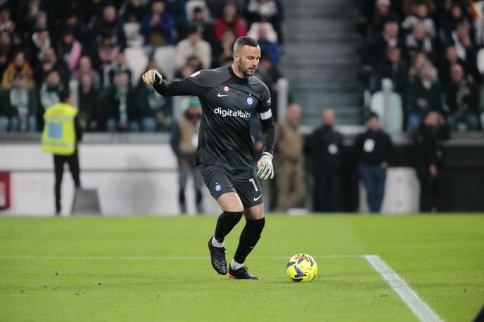 Samir Handanović Inter | Samir Handanović je branil proti Juventusu, po srečanju pa prejel rdeči karton. | Foto Guliverimage