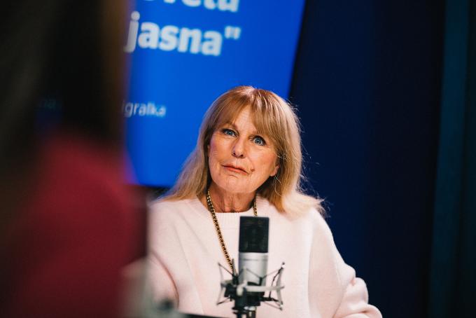 Zvezdana Mlakar od nekdaj velja za osebo brez dlake na jeziku, ki v svojem življenju ruši marsikakšne tabuje. | Foto: Jan Lukanović