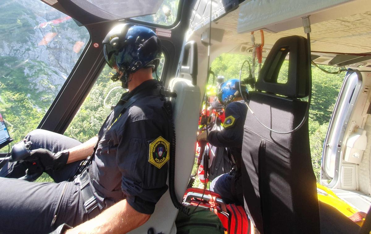 reševanje s policijskim helikopterjem | Policija svetuje: Bodite previdni in odgovorni, poskrbite za celovite informacije in priprave ter ne pozabite na ustrezno opremo. | Foto Policija