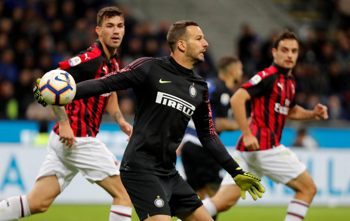 Samir Handanović | Samir Handanović je na milanskem derbiju zaklenil svoja vrata in se veselil tesne zmage, do katere je Inter prišel v podaljšku.  | Foto Reuters