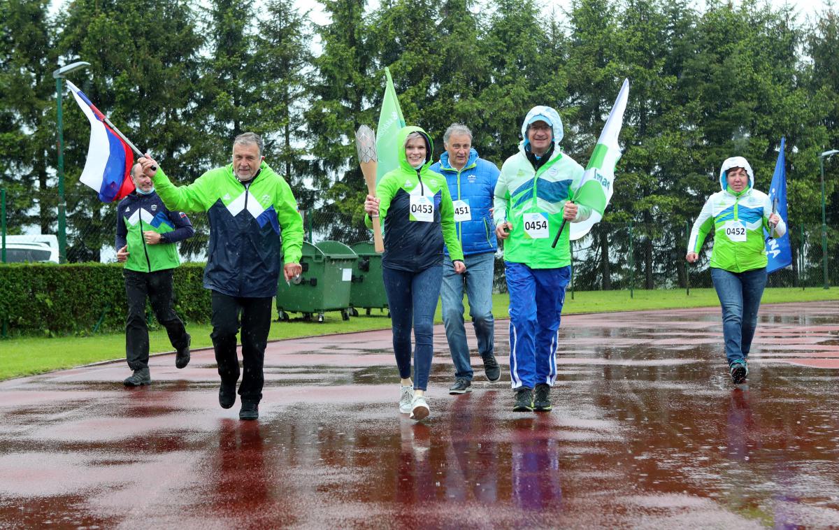 Olimpijska bakla Postojna | Foto Aleš Fevžer/OKS