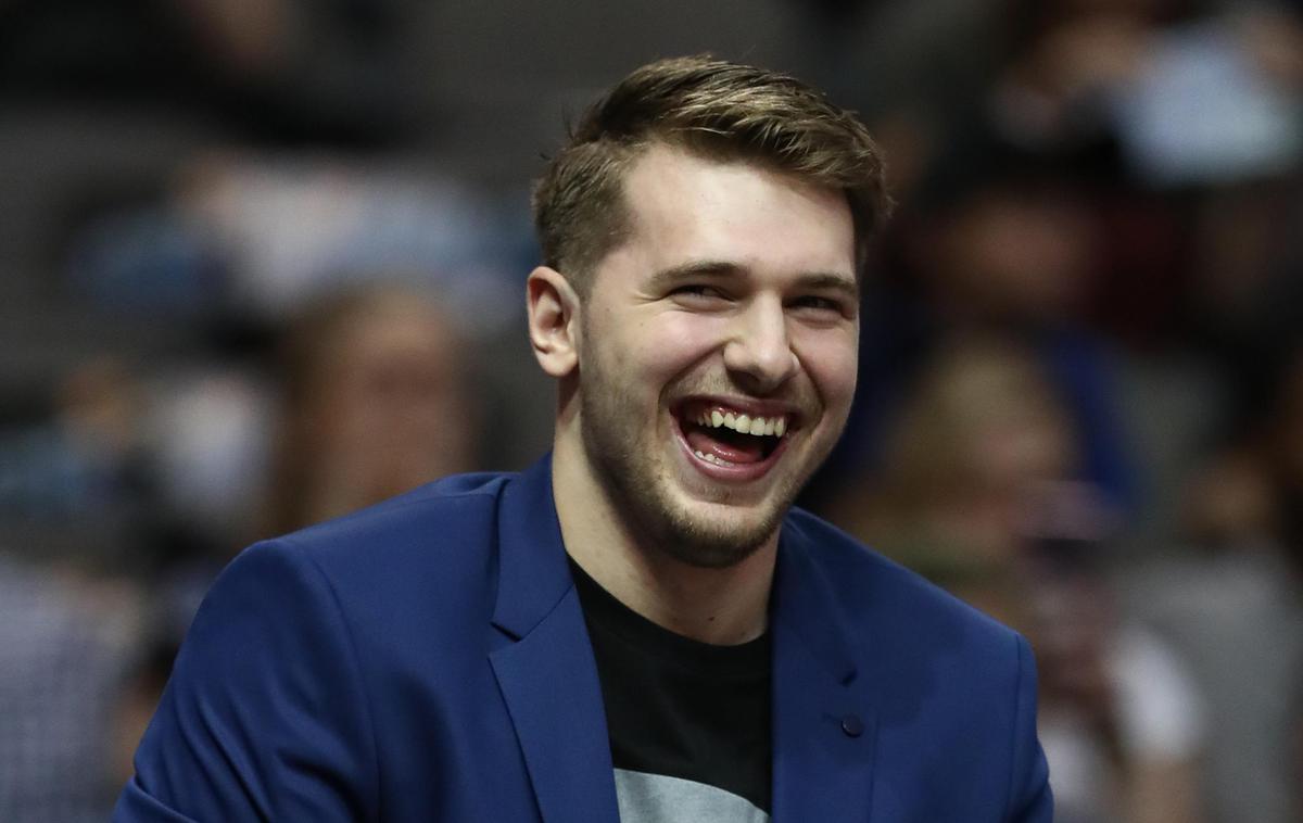 Luka Dončić | Luka Dončić je v četrtek končal sezono, v kateri je blestel. Nasmiha se mu naziv novinec leta. | Foto Reuters