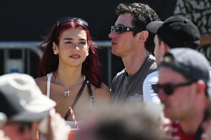 Dua Lipa in Callum Turner | Pevka Dua Lipa in igralec Callum Turner na glasbenem festivalu Glastonbury. | Foto Profimedia