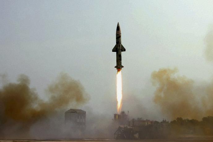 Raketa Prithvi | Izstrelitev indijske rakete zemlja-zemlja Prithvi, ki lahko nosi tudi taktično jedrsko orožje. | Foto Guliverimage